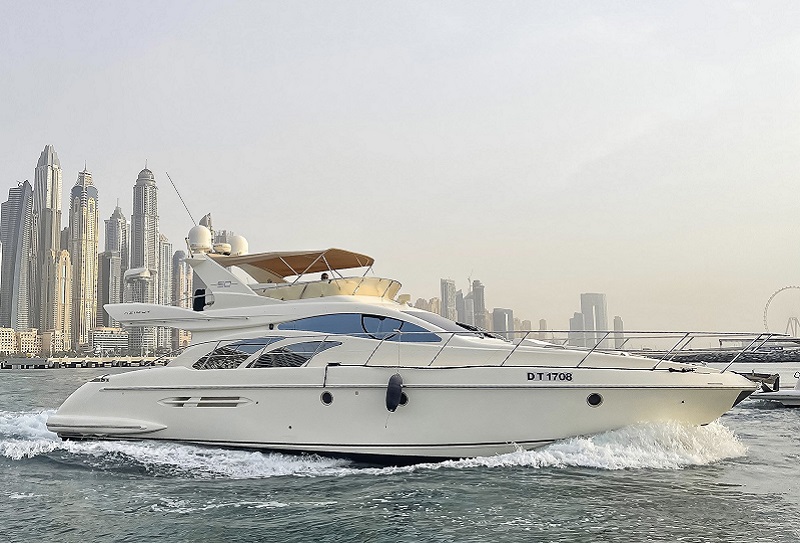 Аренда яхты Azimut Grand Crew 50 футов с капитаном в Дубай Марина 1
