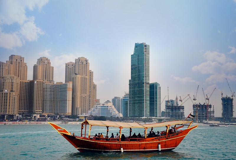 Морская прогулка на катере в Дубае