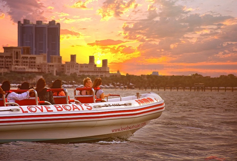 Морская прогулка Love Boats в Дубае 1