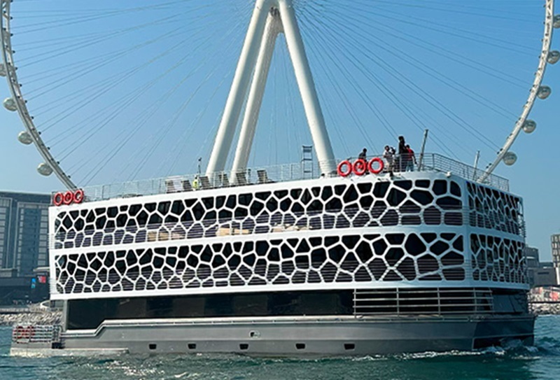 Прогулка на супер яхте Orchid в Дубай Марина 1